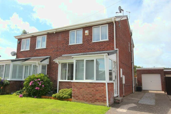 3 Bedroom Semi-Detached House For Sale In Picketston Close, St. Athan, CF62