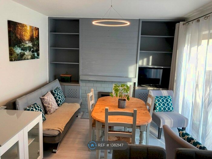 4 Bedroom Semi-Detached House To Rent In Charborough Road, Bristol, BS34