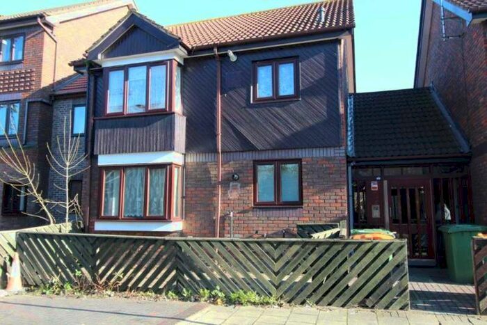 1 Bedroom Maisonette Flat To Rent In Orchid Close, London, E6