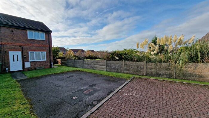 2 Bedroom Mews To Rent In Fernbank Close, Winsford, CW7