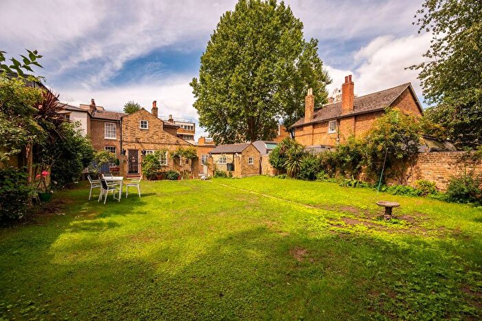 4 Bedroom Semi-Detached House For Sale In Consort Road, Peckham, London, SE15