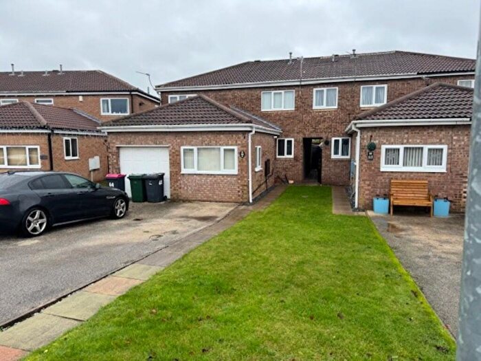 3 Bedroom Semi-Detached House To Rent In Frobisher Grove, Maltby, S66