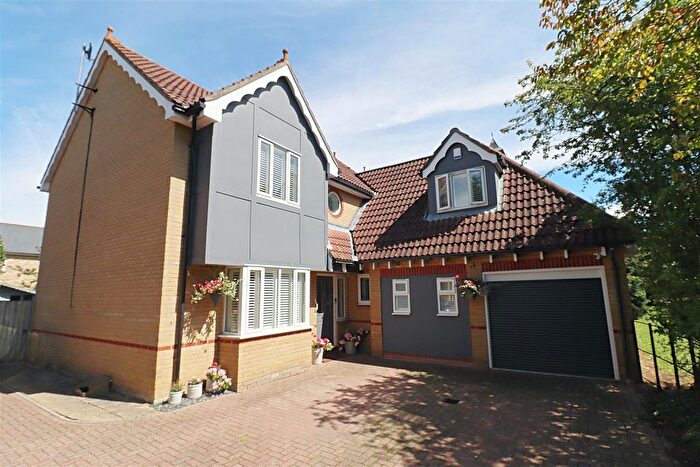 6 Bedroom Detached House To Rent In Melford Grove, Great Notley, Braintree, CM77