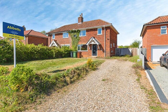 3 Bedroom Semi-Detached House For Sale In Browick Road, Wymondham, Norfolk, NR18