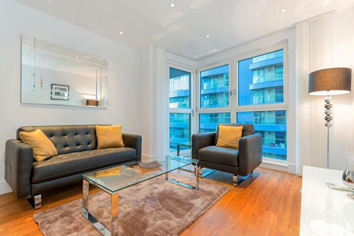 1 Bedroom Apartment To Rent In Gillespie Court, Queensland Terrace, Islington, N7