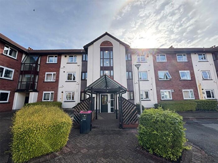 2 Bedroom Apartment For Sale In Canterbury Gardens, Salford, Greater Manchester, M5