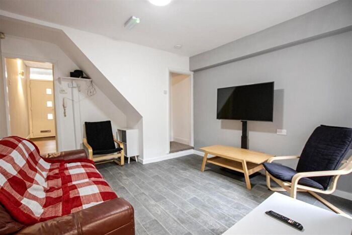 6 Bedroom House To Rent In Teignmouth Road, Birmingham, B29