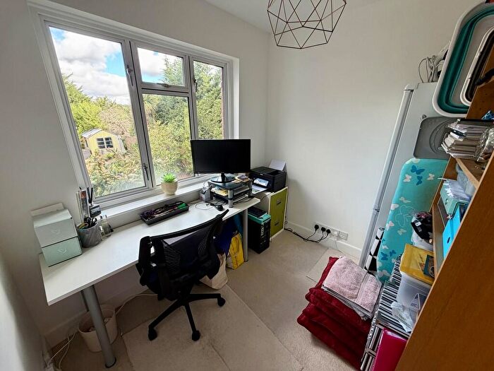 4 Bedroom Detached House For Sale In Upton Way, Broadstone, BH18 - Photo 11