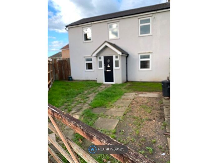 3 Bedroom Semi-Detached House To Rent In Townfield Square, Hayes, UB3