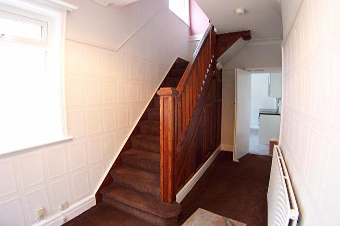 4 Bedroom Semi-Detached House To Rent In Otley Road, Leeds, LS6