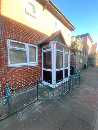 2 Bedroom End Terrace House For Sale In Tiptree Crescent, Ilford, IG5