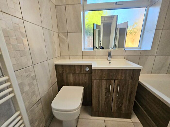 2 Bedroom Bungalow To Rent In Alfred Avenue, Nottingham, Nottinghamshire, NG3