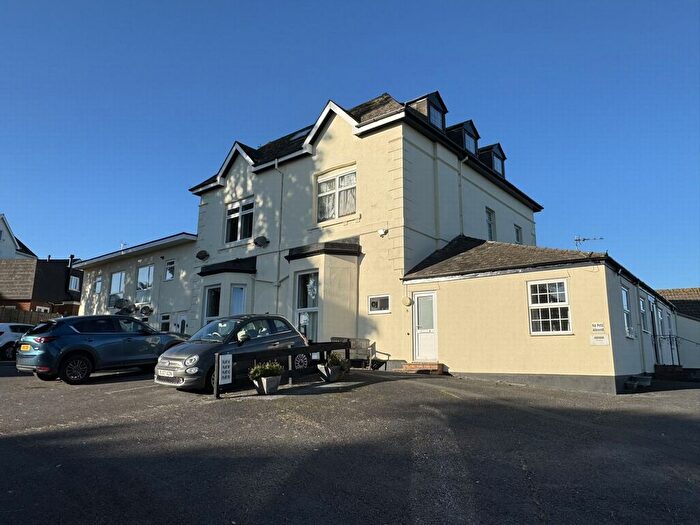 1 Bedroom Flat For Sale In Elm Grove Road, Dawlish, EX7