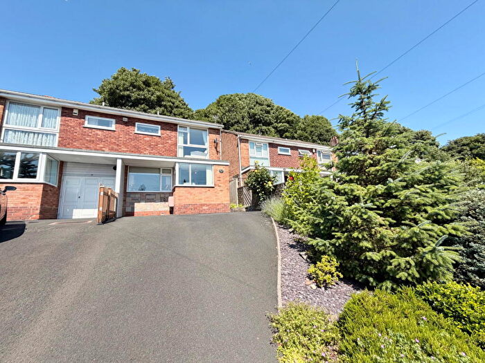 3 Bedroom Semi-Detached House For Sale In Oakham Road, Oakham, Dudley, DY2