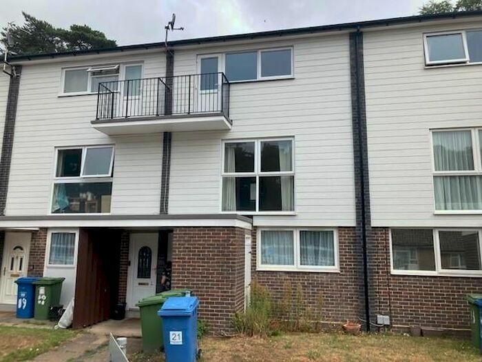 2 Bedroom Maisonette To Rent In Thornhill, Bracknell, RG12