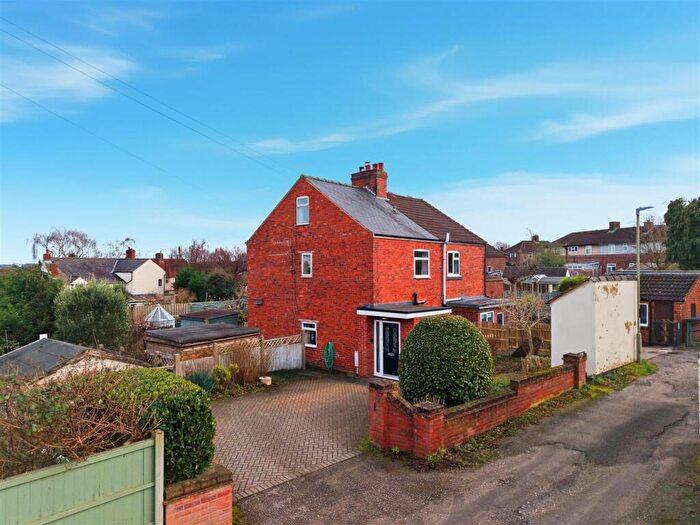 3 Bedroom Semi Detached House For Sale In Broom Close, Newbold, Chesterfield, S41