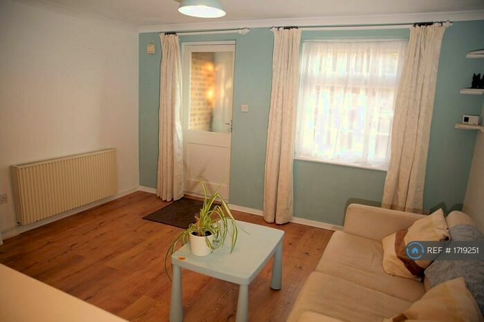 1 Bedroom Flat To Rent In Manorside Close, London, SE2
