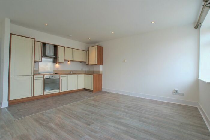 1 Bedroom Flat To Rent In Molesey Road, Hersham, Surrey, KT12
