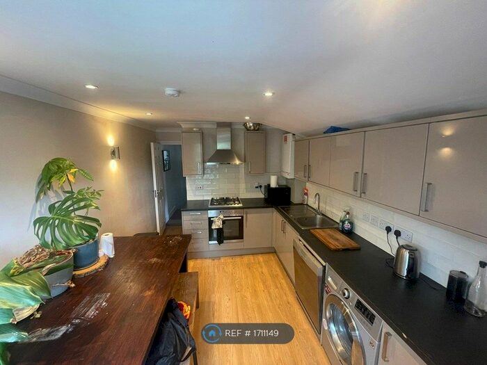 3 Bedroom End Of Terrace House To Rent In Kemeys Street, London, E9