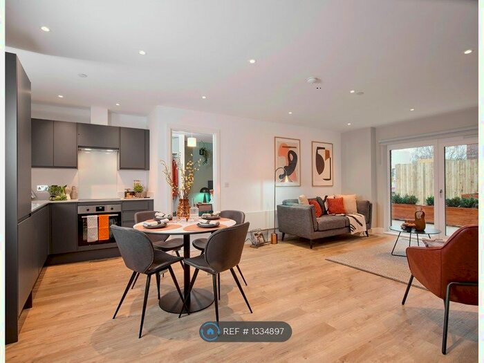 3 Bedroom Flat To Rent In Sweet Street, Leeds, LS11