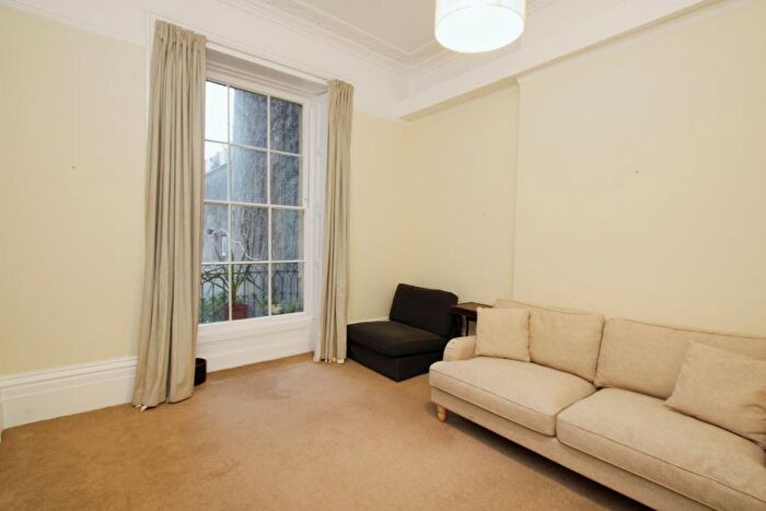 2 Bedroom Flat To Rent In Caledonia Place - Clifton Village, BS8