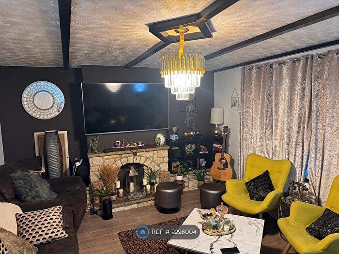 3 Bedroom Semi-Detached House To Rent In Bideford Close, Reading, RG5