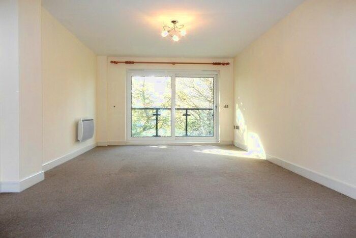 2 Bedroom Flat To Rent In Gisors Road, Southsea, PO4