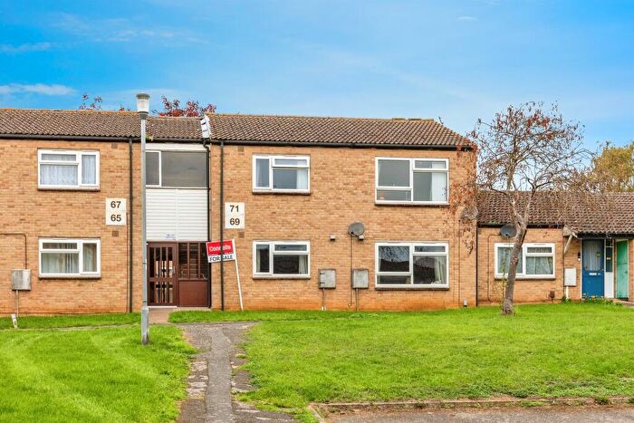 2 Bedroom Flat For Sale In Highfield Crescent, Kettering, NN15