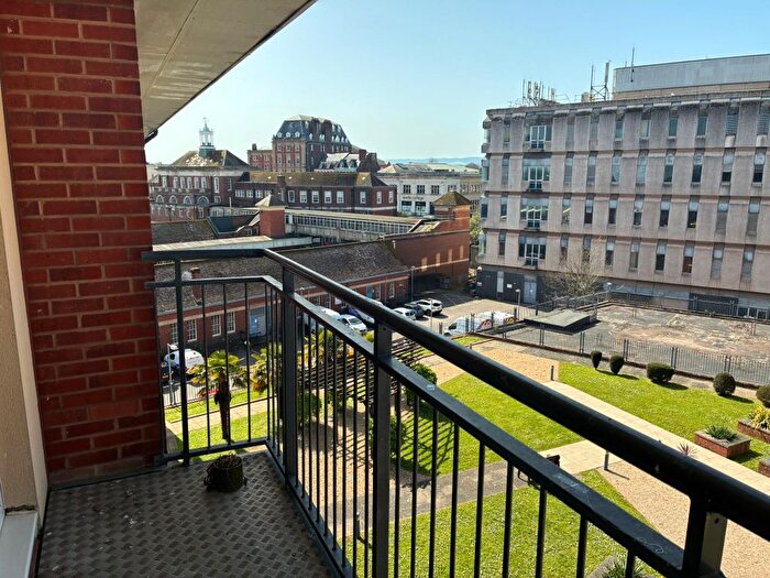 2 Bedroom Flat For Sale In Constantine House, New North Road, EX4