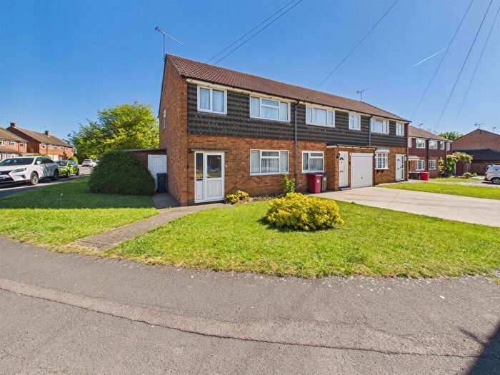 3 Bedroom Town House For Sale In Kentwood Close, Tilehurst, Reading, RG30
