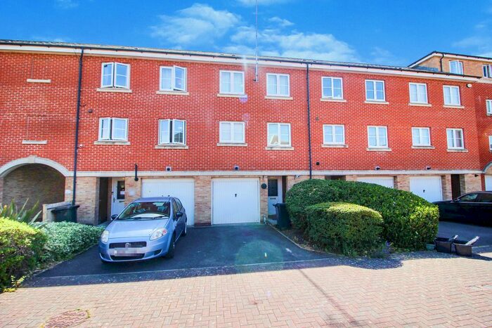 3 Bedroom Terraced House To Rent In Padstow Road, Churchward, Swindon, SN2