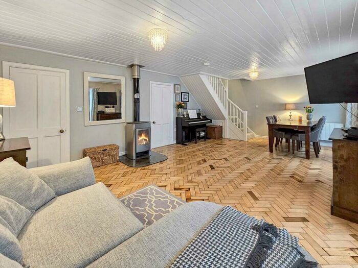 2 Bedroom Cottage For Sale In High Street, Elham, CT4