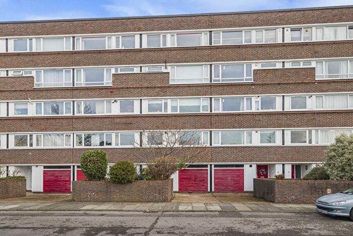 2 Bedroom Flat For Sale In Fair Acres, Bromley, BR2