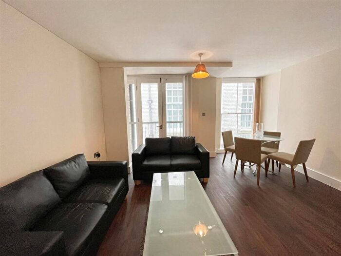 1 Bedroom Apartment To Rent In Sovereign Chambers, Temple Lane, L2