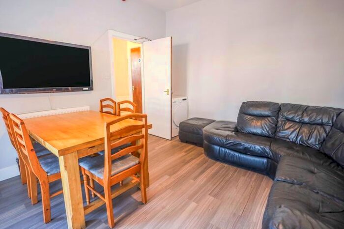 8 Bedroom Semi-Detached House To Rent In Heron Court Road, Bournemouth, BH3