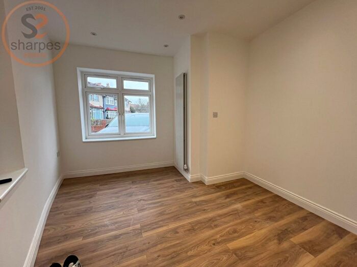 3 Bedroom Maisonette To Rent In North Gardens, London, SW19