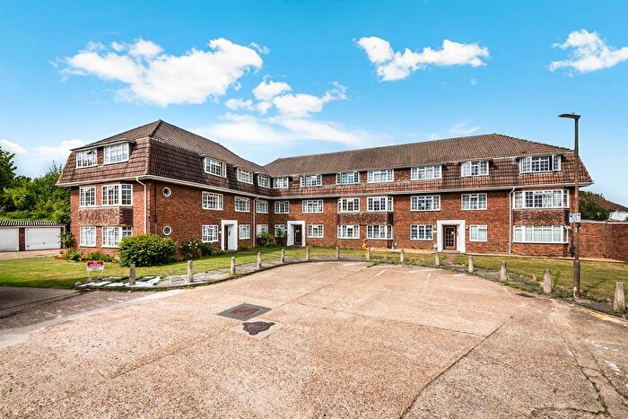 2 Bedroom Flat To Rent In Goodwood Close, Morden, SM4
