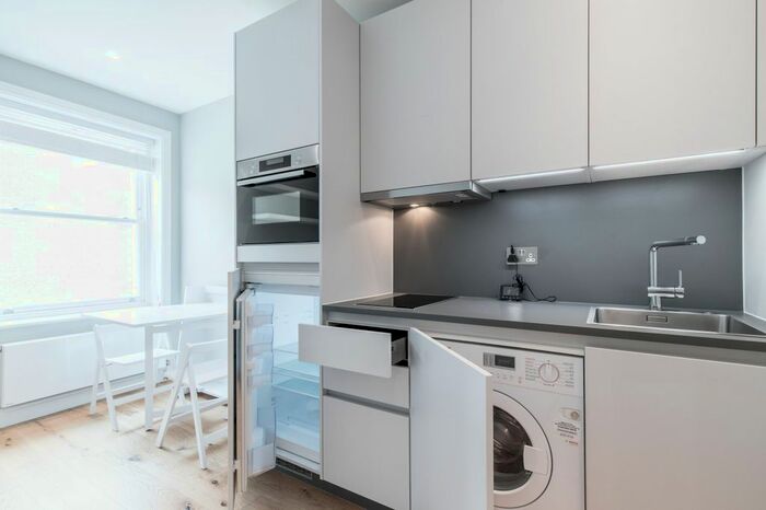 Studio To Rent In Warwick Road, London, SW5