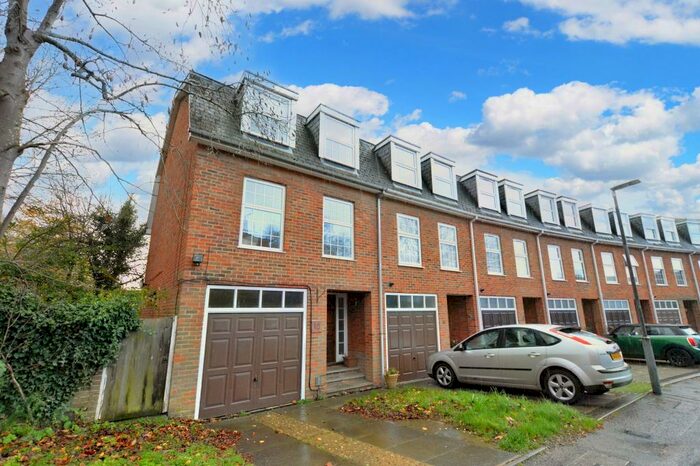 4 Bedroom Terraced House To Rent In Batterdale, Hatfield, AL9