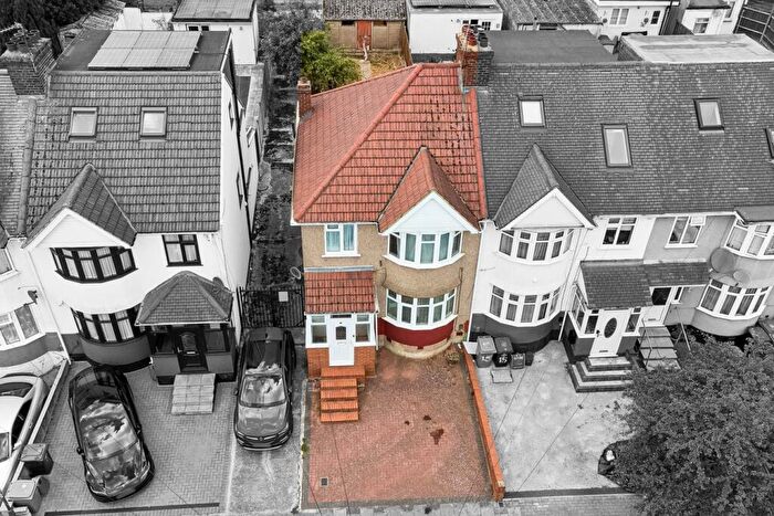 3 Bedroom End Of Terrace House For Sale In Holden Avenue, London, NW9