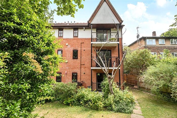 2 Bedroom Flat For Sale In Maybury Mews, London, N6