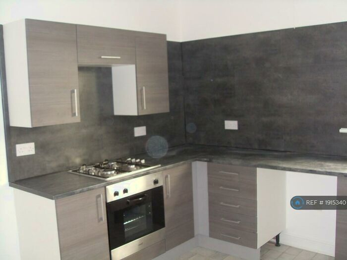 3 Bedroom Flat To Rent In First Floor, New Brighton, CH45