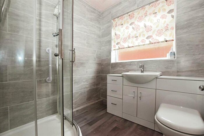 2 Bedroom Semi-Detached Bungalow For Sale In Normanton Rise, Hull, HU4