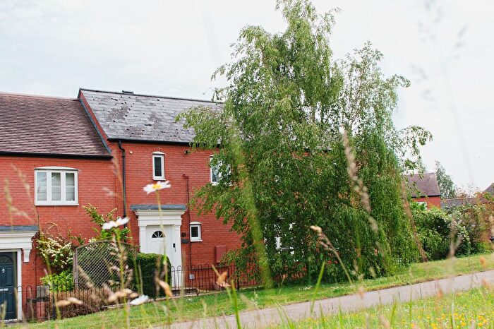 3 Bedroom Terraced House For Sale In Lord Fielding Close, Banbury, OX16