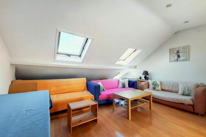 3 Bedroom Flat To Rent In Tunstall Road, Brixton, London, SW9