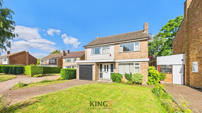 4 Bedroom Detached House For Sale In Blunesfield, Potters Bar, EN6