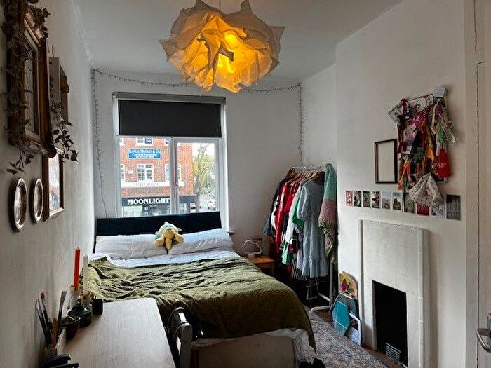 2 Bedroom Flat To Rent In Central Road, Worcester Park, KT4