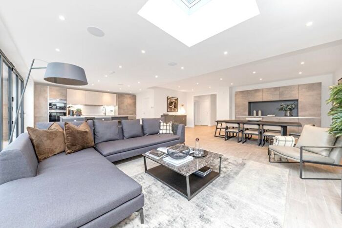 4 Bedroom Terraced House To Rent In Dunstan Road, Golders Green, NW11