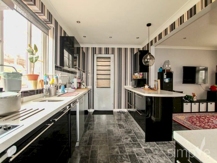 3 Bedroom House To Rent In Pattinson Road, Reading, RG2