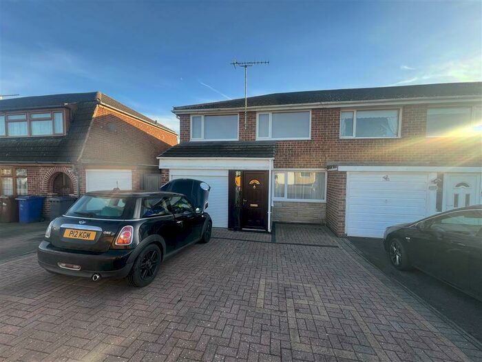 3 Bedroom House To Rent In Jordan Avenue, Stretton, Burton-On-Trent, DE13